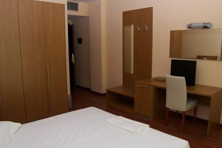Room 5 of 35