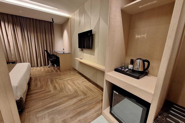 Room 11 of 27