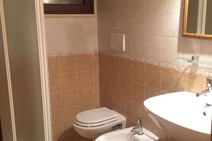 Room 2 of 100