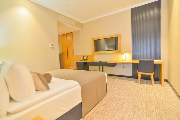 Room 12 of 36