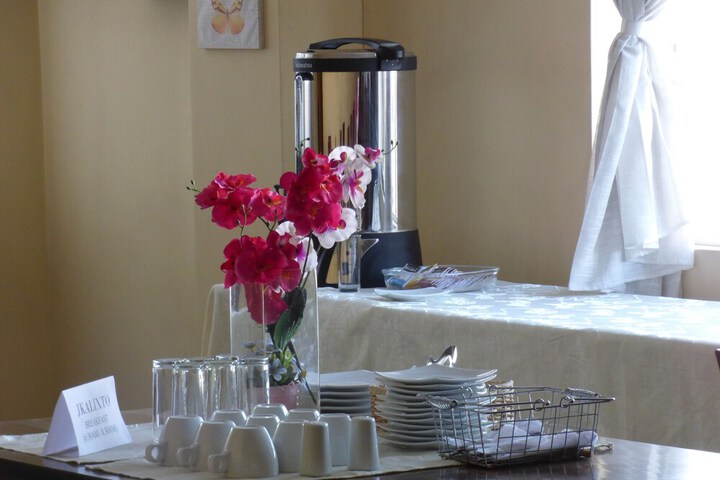 Breakfast/Coffee Service 20 of 27