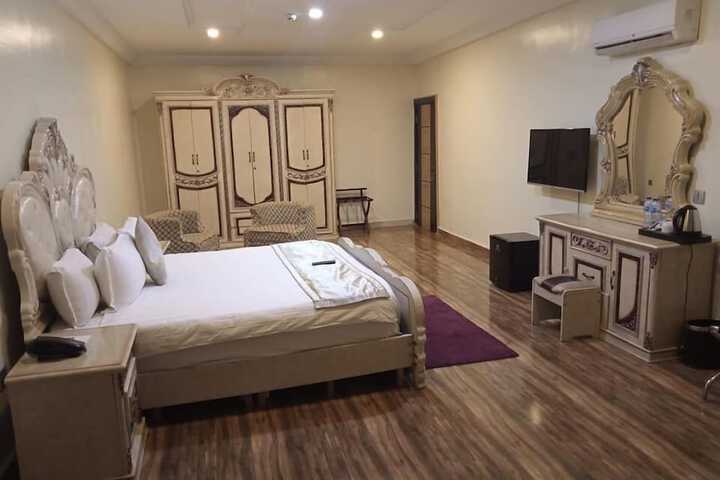 Room 7 of 24