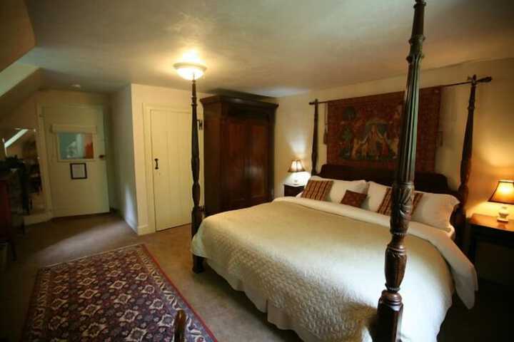 Room 9 of 28