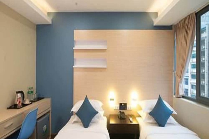 Room 13 of 31