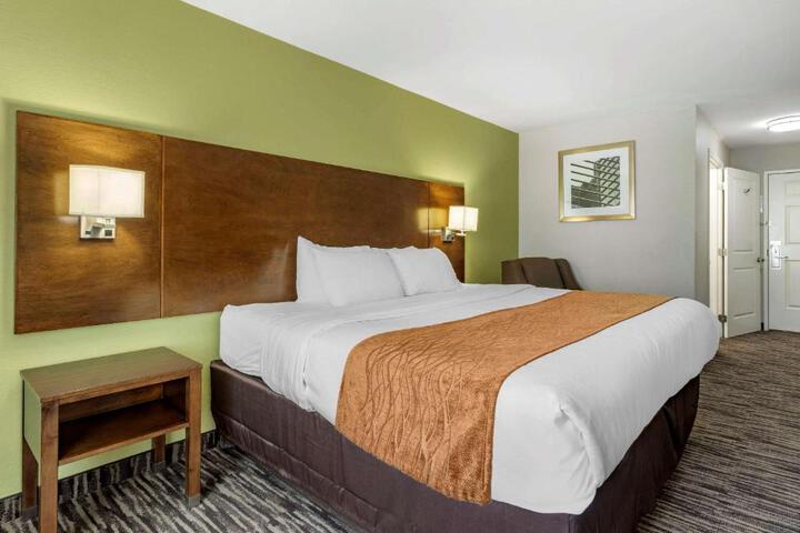 Standard | King Bed (13 of 14)