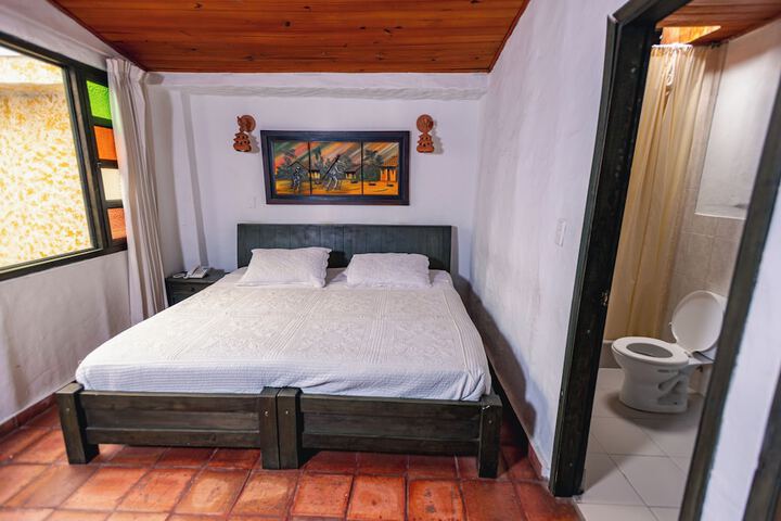 Room 8 of 16