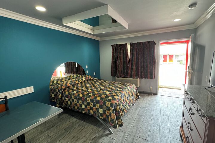 Room 10 of 31