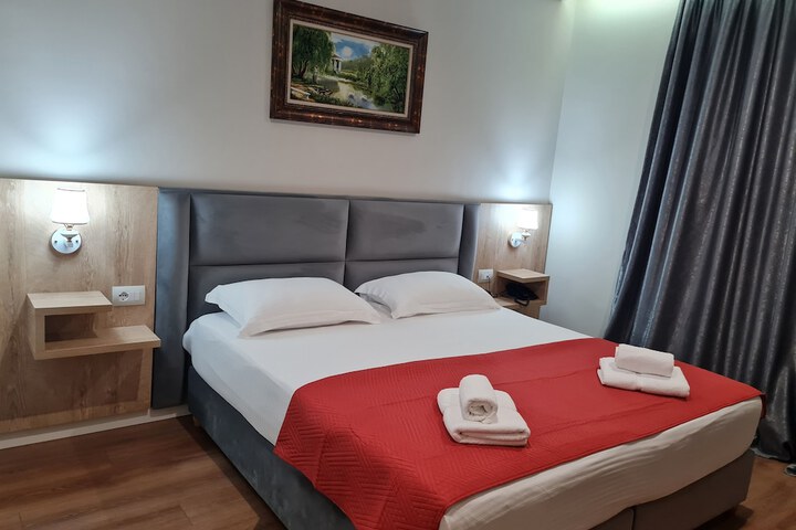 Room 28 of 61
