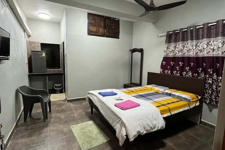 Crown hotel in Shrivardhan