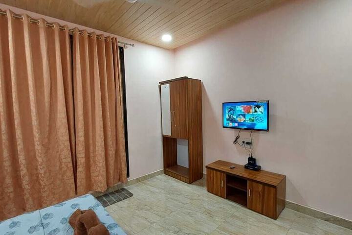 Room 3 of 19