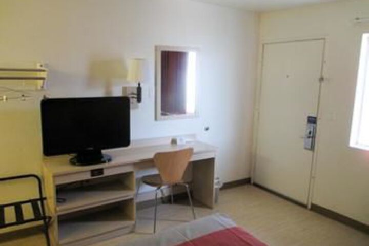 Room 6 of 11