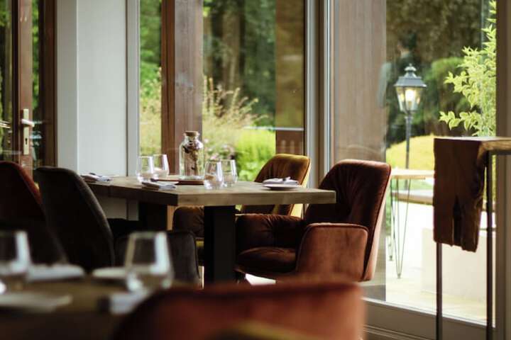 Dining 40 of 57