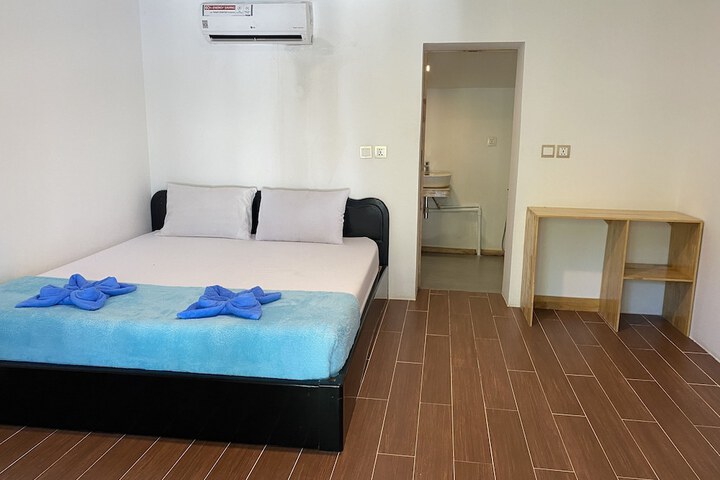 Room 7 of 104