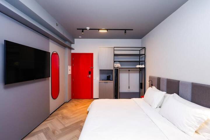 Room 28 of 68