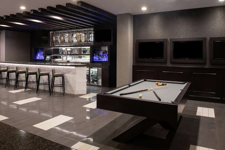 Lounge 50 of 65