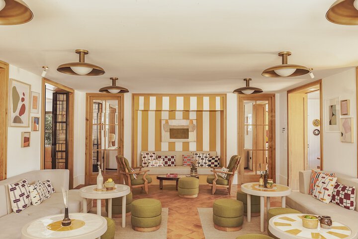 Lounge 96 of 114