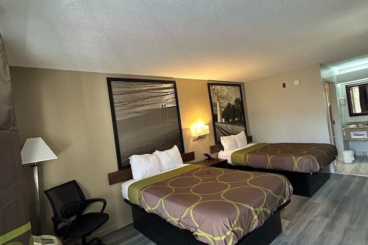 2 Double Beds (4 of 6)