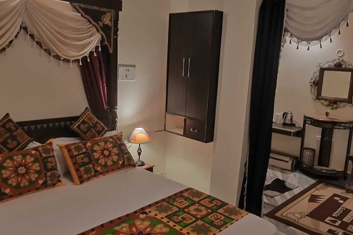 Room 33 of 84