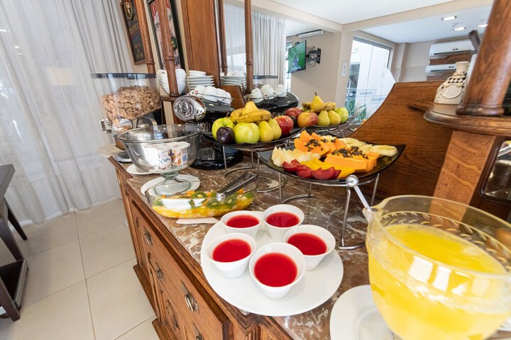 Breakfast/Coffee Service 22 of 27