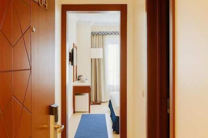 Room 9 of 46