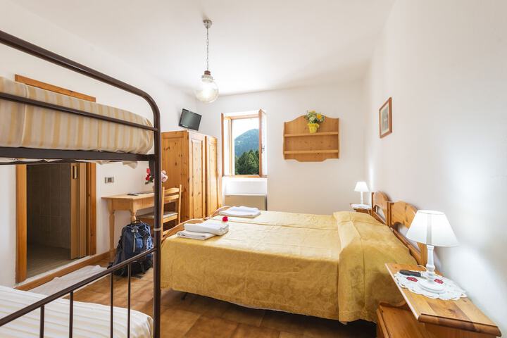 Room 10 of 68