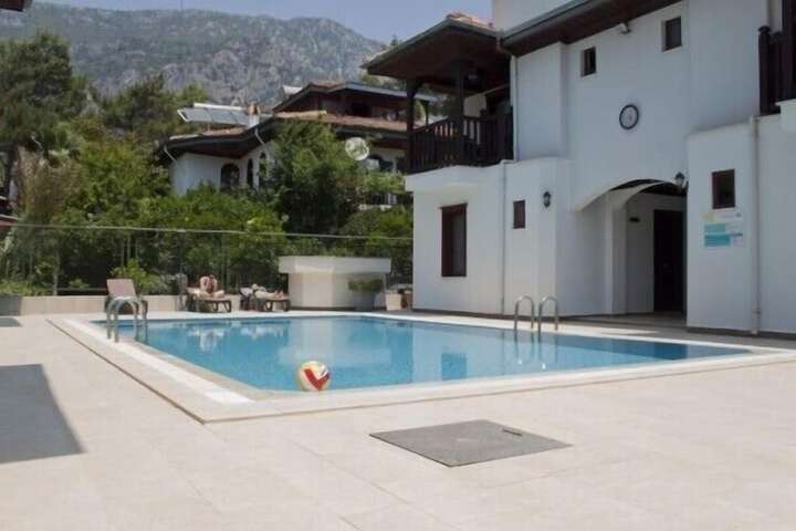 Pool 13 of 28