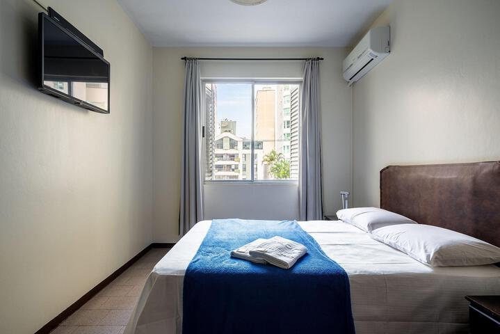 Room 4 of 8