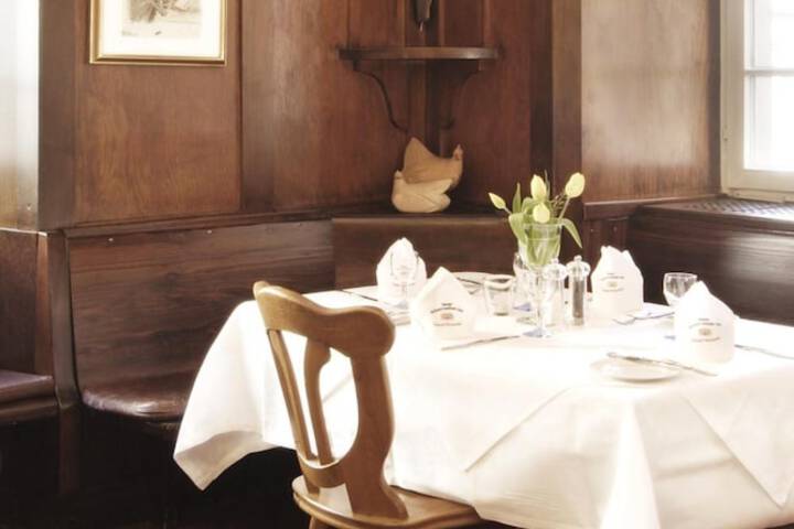 Dining 49 of 60