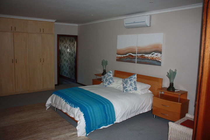 Room 2 of 36