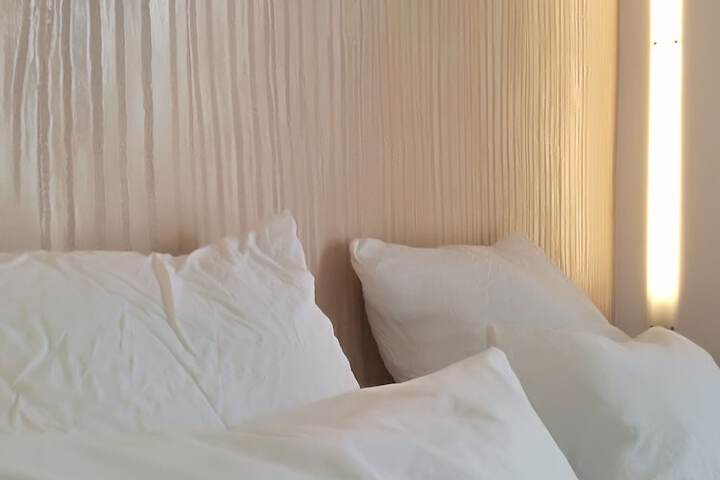 Room 10 of 18