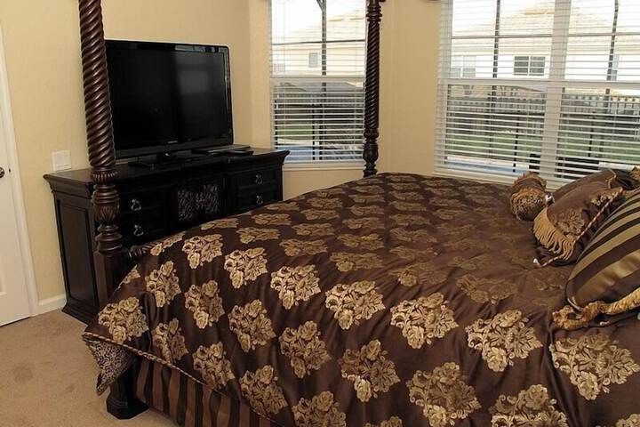 Room 9 of 26