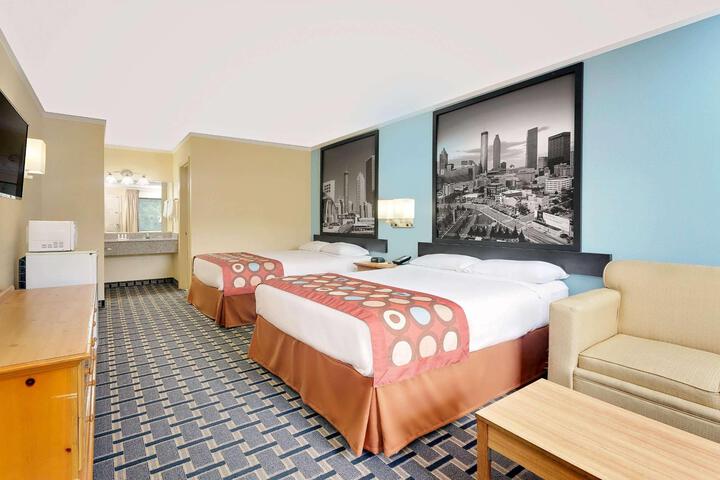 2 Queen Beds (3 of 5)