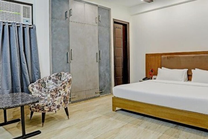 Room 9 of 23