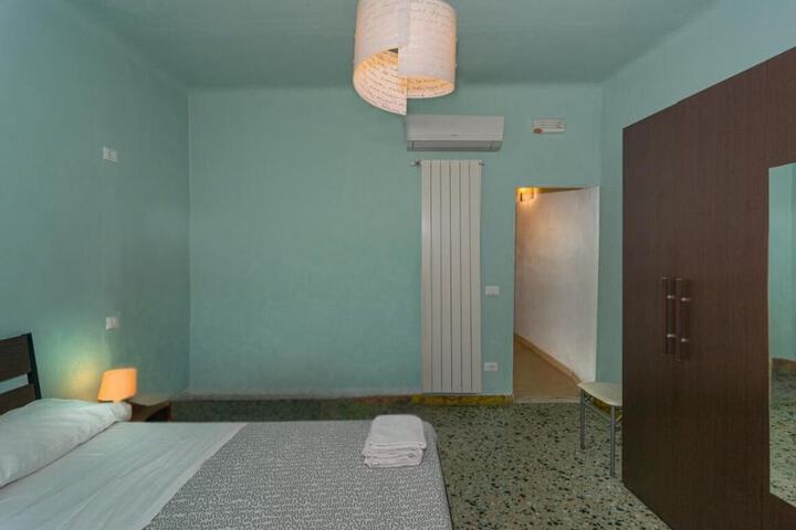 Room 24 of 42