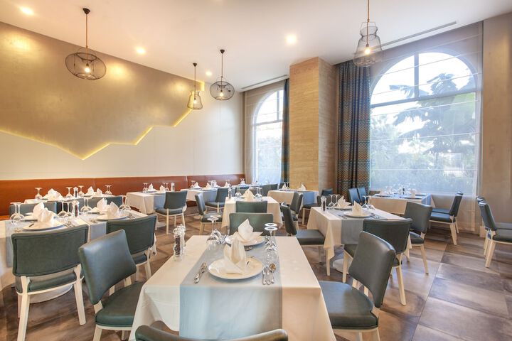 Dining 60 of 91