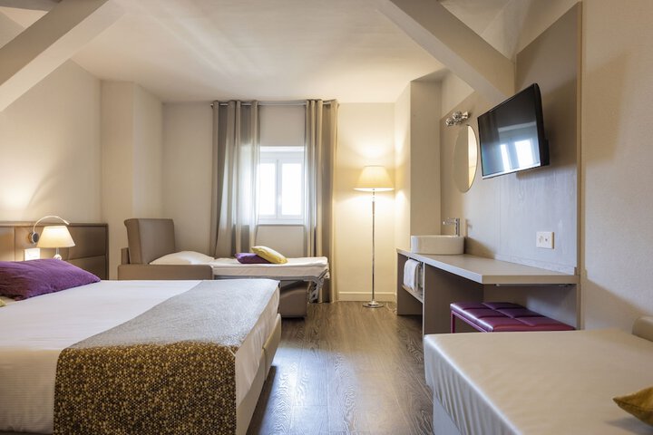 Room 7 of 19