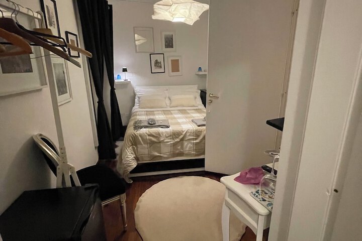 Room 18 of 76