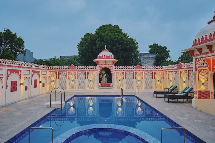 Pool Hotel