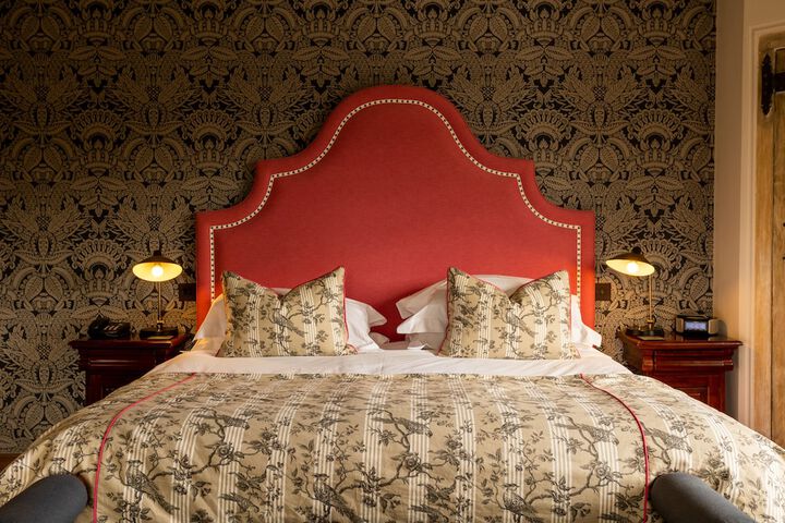 Room 10 of 27