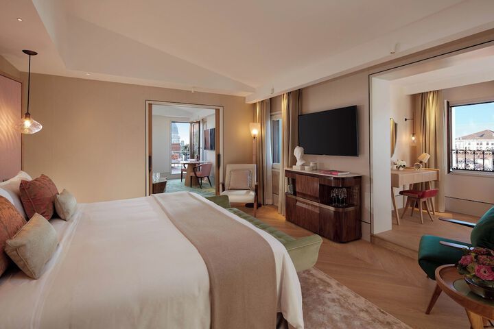 Room 38 of 150