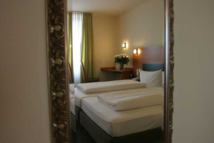 Room 9 of 20