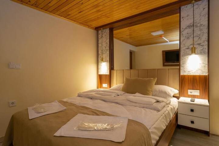 Room 4 of 55