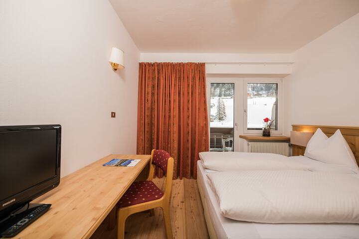 Room 16 of 43