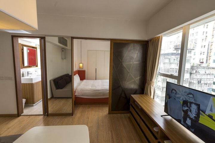 Room 12 of 34