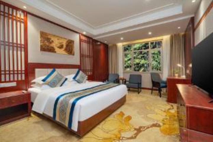 Room 8 of 10