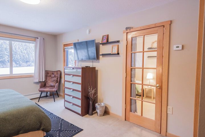 Room 8 of 115