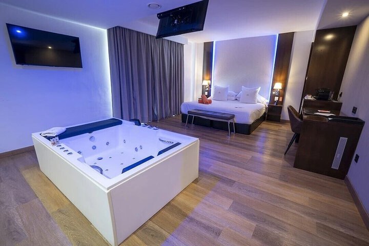 Hot Tub 29 of 57