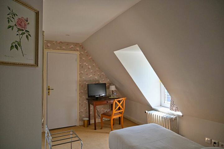 Room 42 of 75