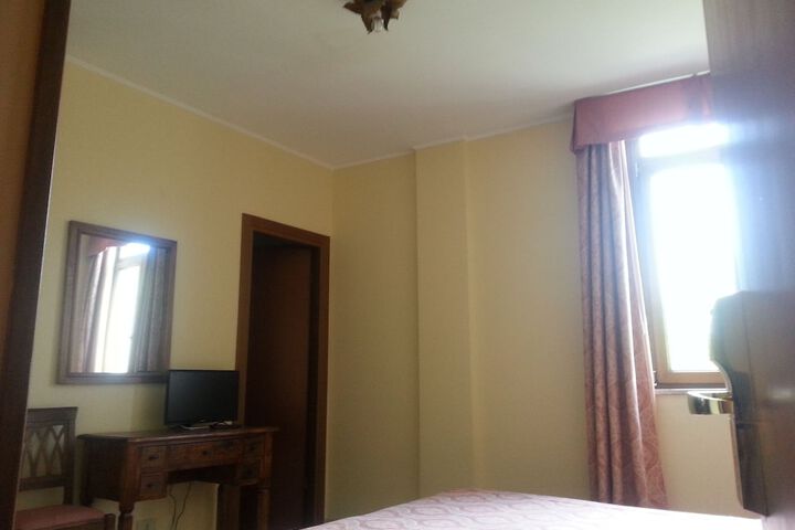 Room 18 of 72