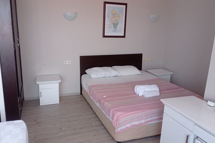 Room 4 of 11